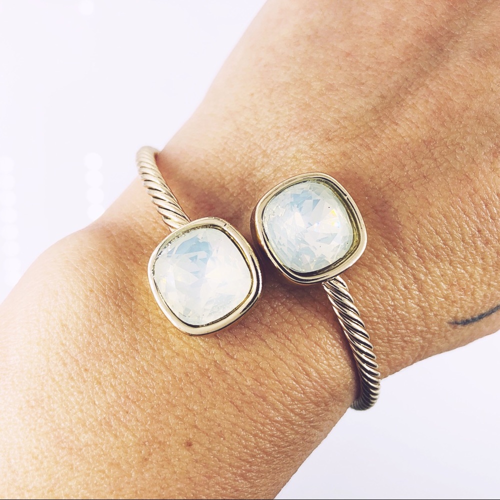 TWISTED CABLE STYLE OPEN BANGLE BRACELET